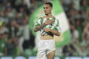 要价4000万🚨每体：贝蒂斯愿分两期签安东尼 球员需降薪至600万