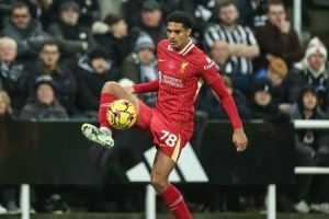 利物浦名宿：今夏还得买中后卫，弗林蓬传中不如阿诺德但突破更强