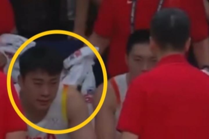 郭士强暂停期间怒吼王俊杰：他能投进吗？后者黑脸&下半场被DNP