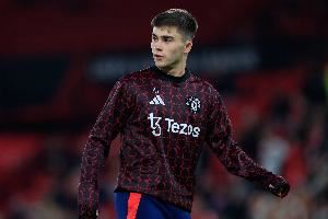 电讯报：谢周三正积极寻求租借曼联19岁边后卫阿玛斯，租期1年