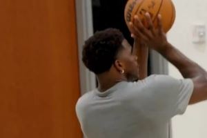 标志性中投信手拈来！森林狼官博晒爱德华兹休赛期最新动态