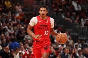 美记：德鲁-史密斯合同首年保障 后两年无保障&每年6月下旬转保障