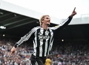 亚当斯：我朝沃尔特马德喷垃圾话，但他太友善了搞得我都不好意思