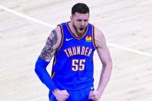 三分也有！哈滕上半场8投6中&三分2中1得到13分6板1助