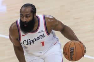 得分组织都不太行！哈登半场5中1&罚球1中0 送出2次助攻有3次失误