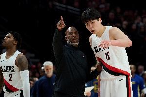 苏群：昌西季前赛不敢安排杨瀚森打擅长高位策应 进攻存在感不强