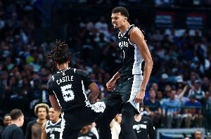 考辛斯：文班定义了“绝世天才” 他提前获得了我本赛季的MVP选票