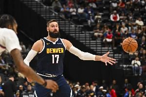 香爆了！瓦兰14分钟7投5中砍下10分6篮板 还送出3次助攻