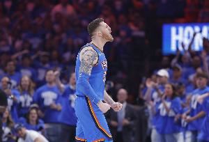 准备好了!哈滕抛投命中拿到本场第26分 创个人生涯得分新高